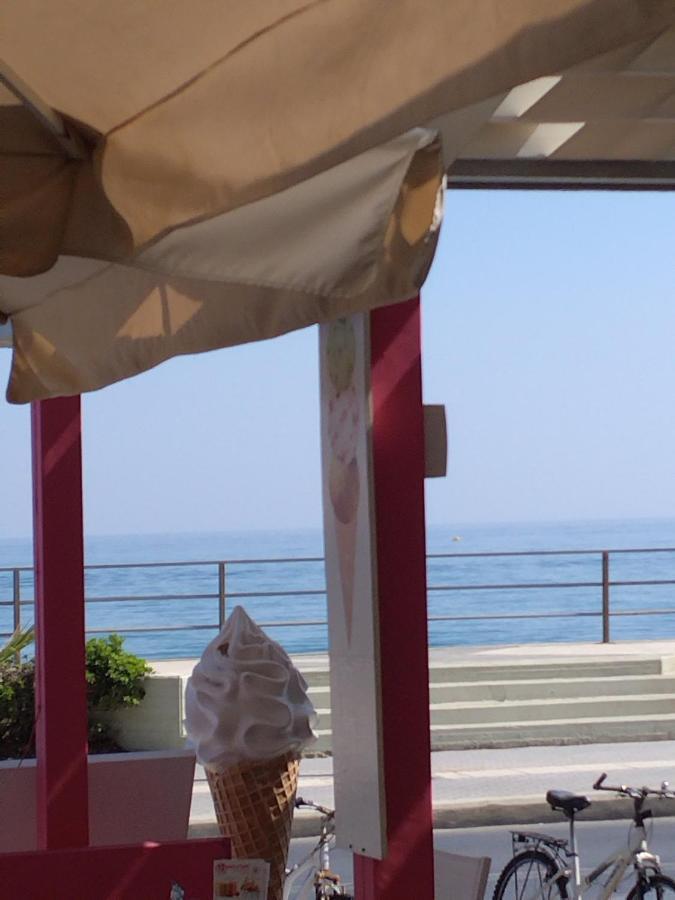 Anastasios Luxury Apartment Sea View ريثيمنو المظهر الخارجي الصورة